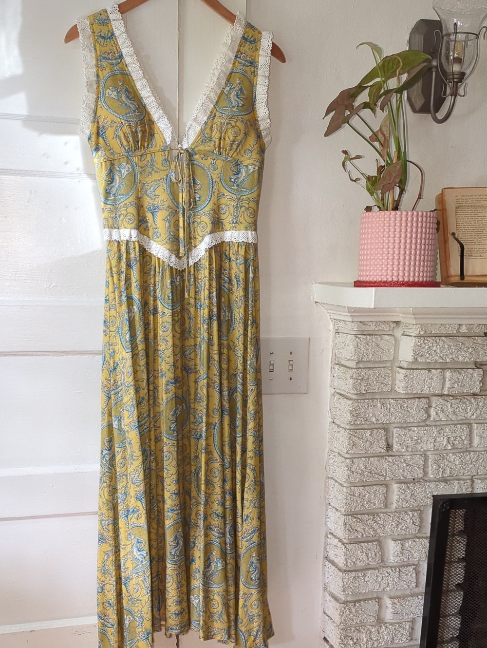 NWT Fashion Brand Company One Of A Kind Soft Linen Plunge Dress